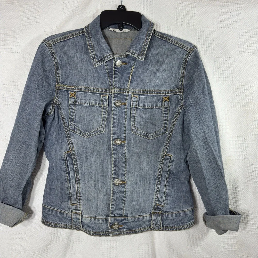 Cabi Womens Classic Denim Blue Jean‎ Jacket Size 8 Medium Wash Button Front